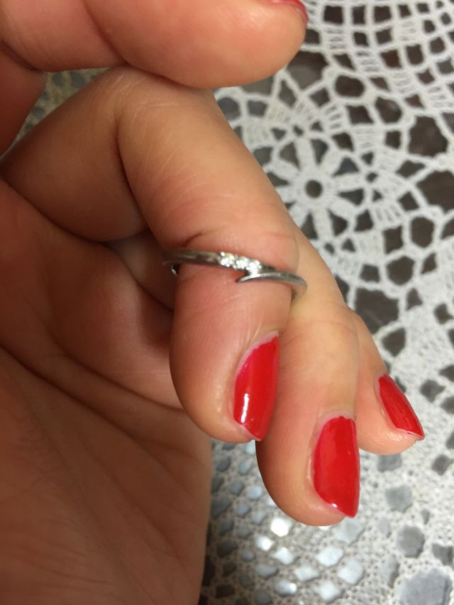 小さいダイヤが３つ