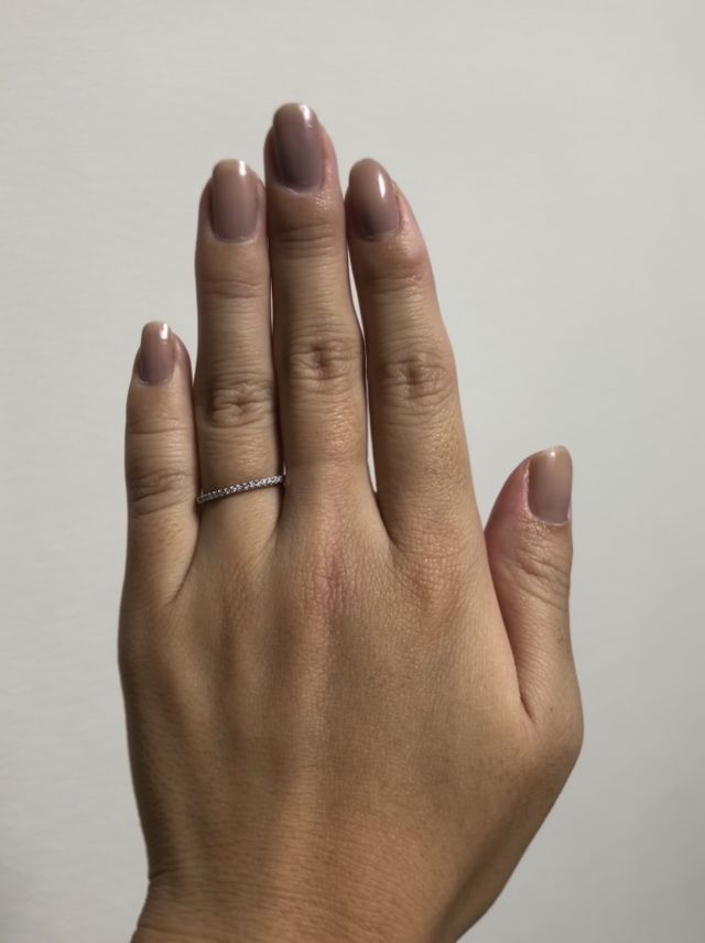 細めのエタニティリングです