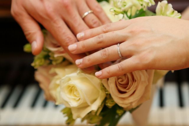 中央がシェイプされているので、手元がキレイに見えます。