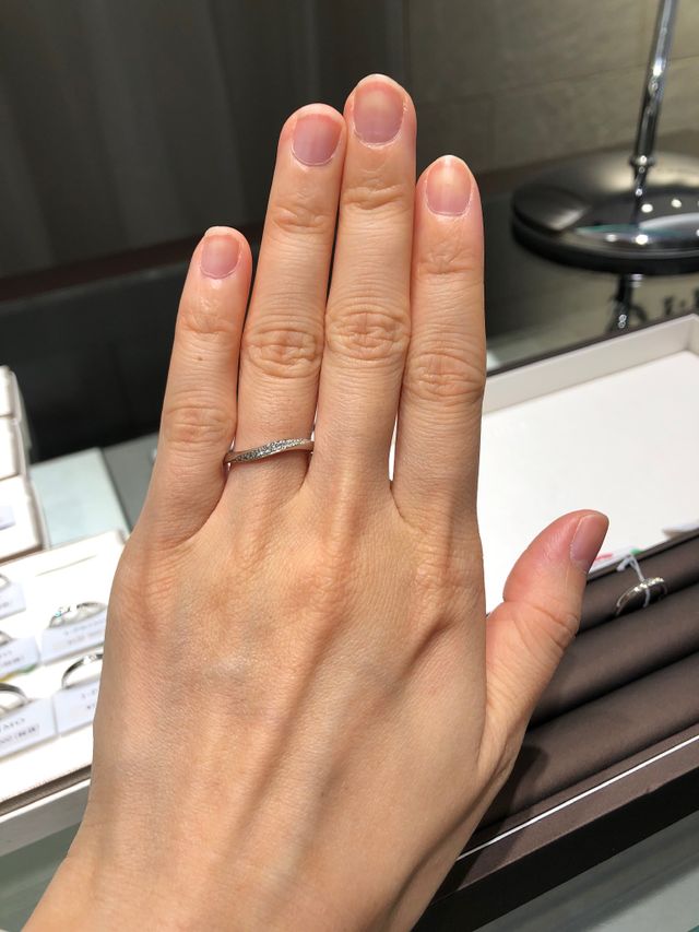 ややウェーブ、斜めダイヤのデザイン