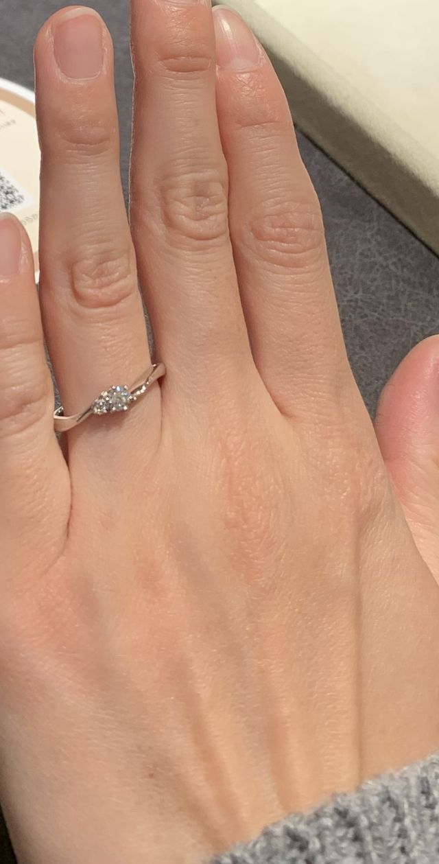 0.15カラットです。
ウェイブががっています。