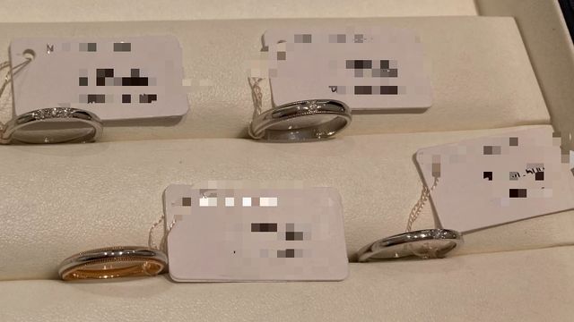 ダイヤ付きの指輪、爪ありの指輪、ゴールドが入った指輪