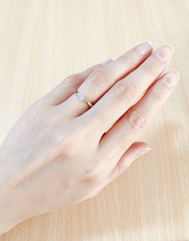 関節がしっかりしていて大きめの手にバランスのいいリング幅