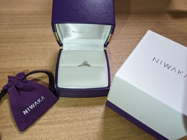 無料の箱ですが高級感ありよかったです。