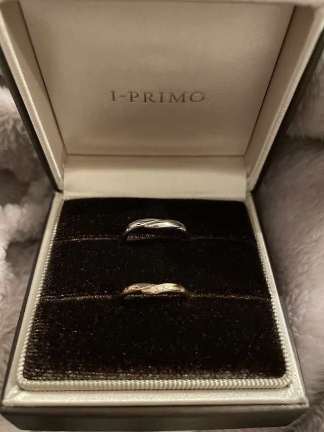 クレメンティアの、手をとりあうデザインに引き寄せられました。