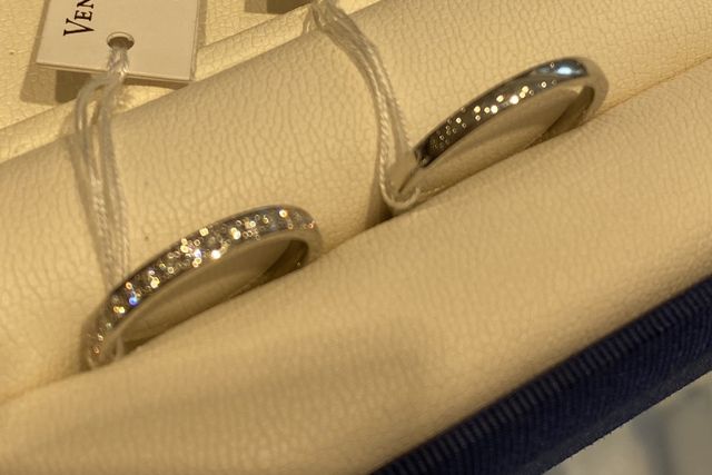 ハーフエタニティです！輝きがすごく綺麗でしま！