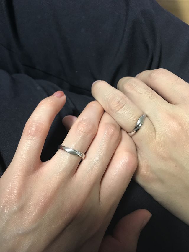 結婚指輪は、中央の部分をプラチナに変更、マット仕上げで依頼。