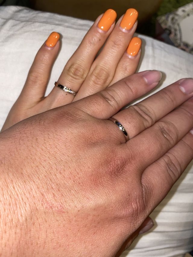 女の方はダイヤモンド4つ
はいっててかわいい