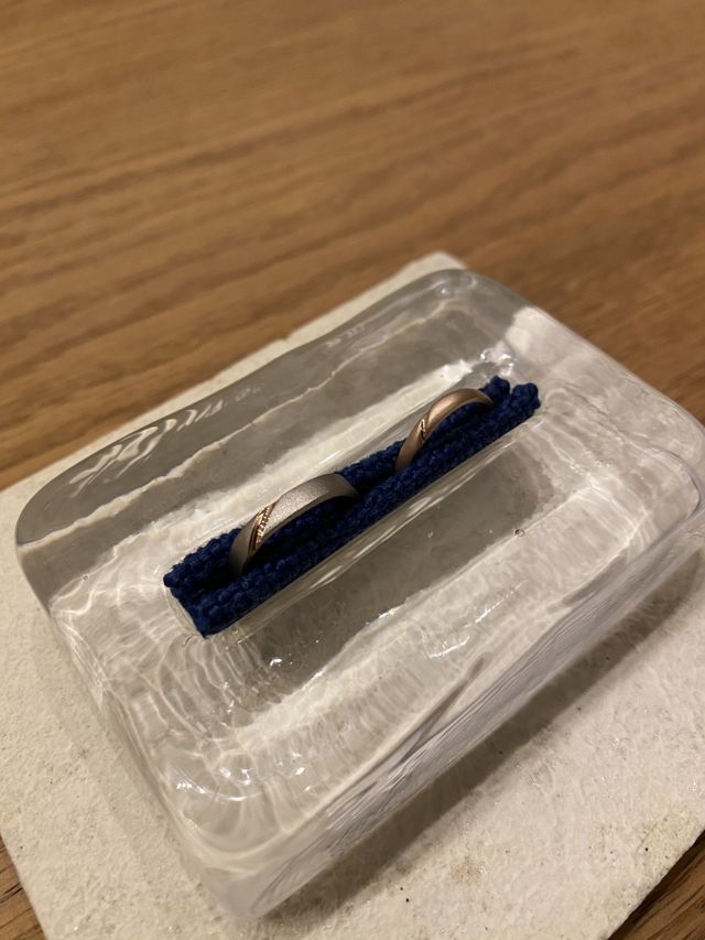 指輪の形(丸や丸三角)や金属もお互いが好きなものにしました