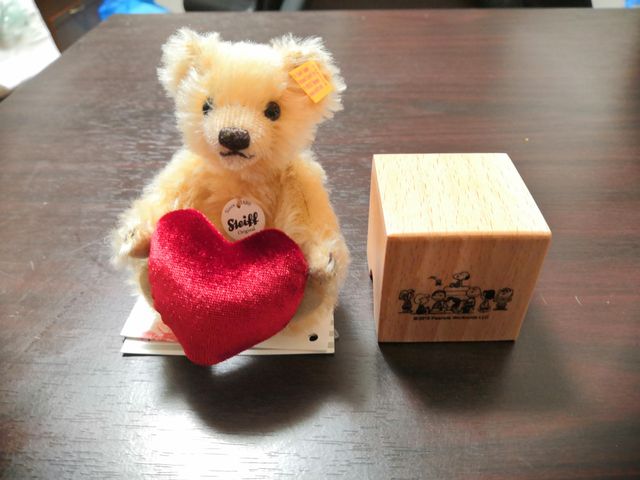 テディベアは別売りですが、ハートの中に指輪入りサプライズに！