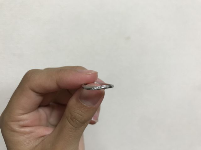 女性の方のデザインです。シンプルかつ上品なデザインです。