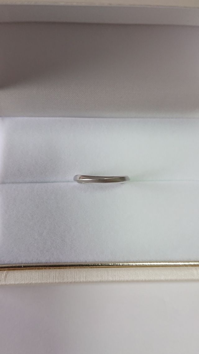 ゆるくウェーブがかかったデザイン