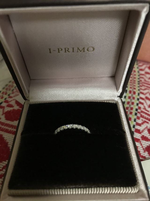 ハーフエタニティリングです。