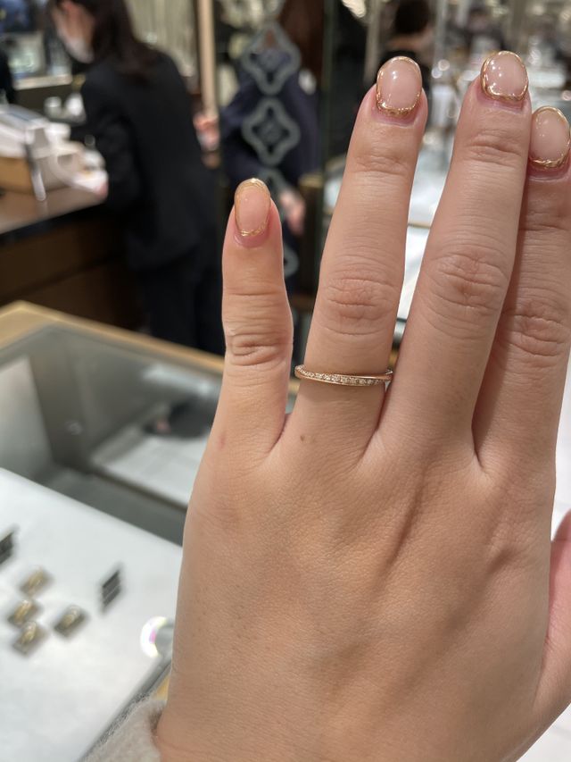 エタニティダイヤがぐるりとついてます