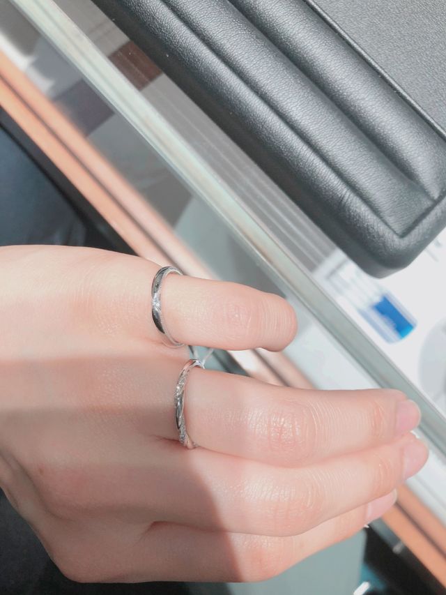 指輪を何種類も比べさせてもらえました