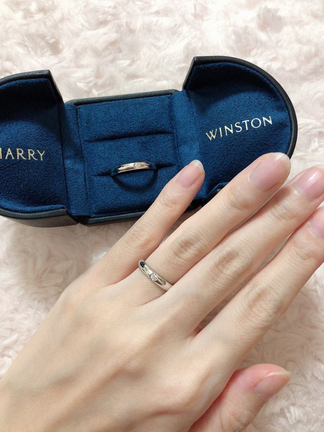 シンプルな1粒のダイヤがキラキラと輝いていて高級感があります