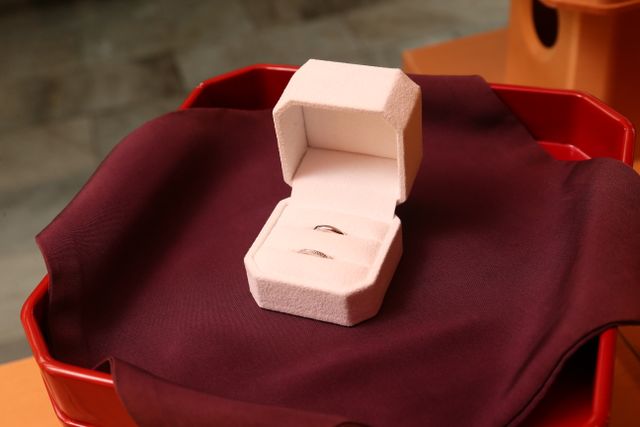 つけ心地もよく、ダイヤの繊細な輝きがとても綺麗です