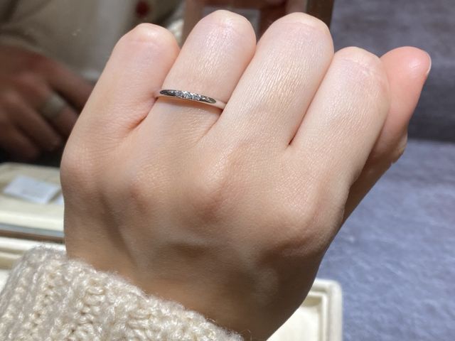 細身のシンプルなデザイン