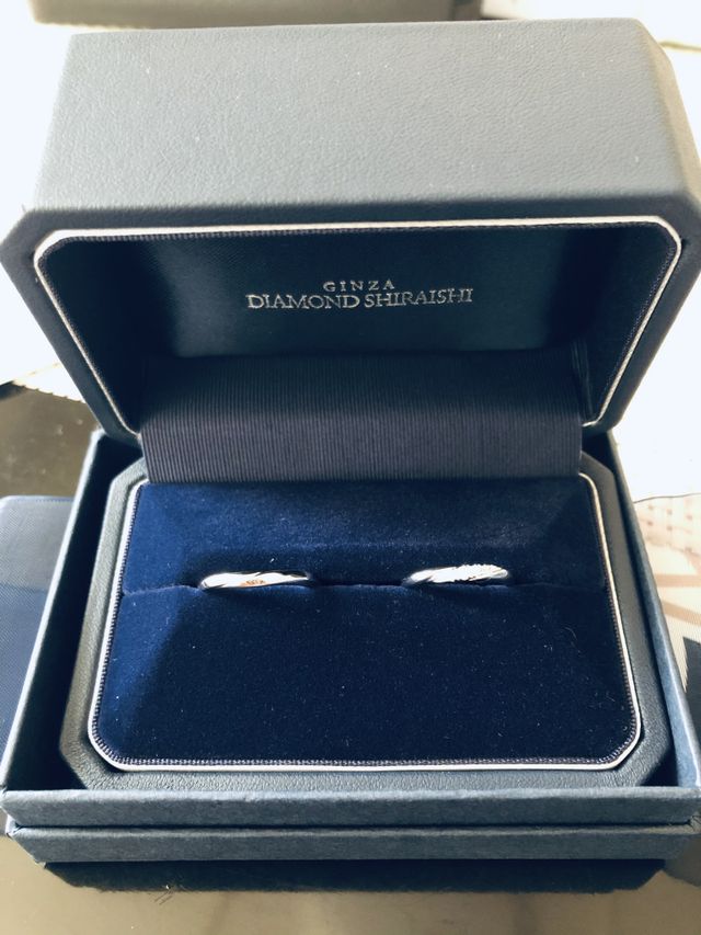 結婚指輪　左男性　右女性