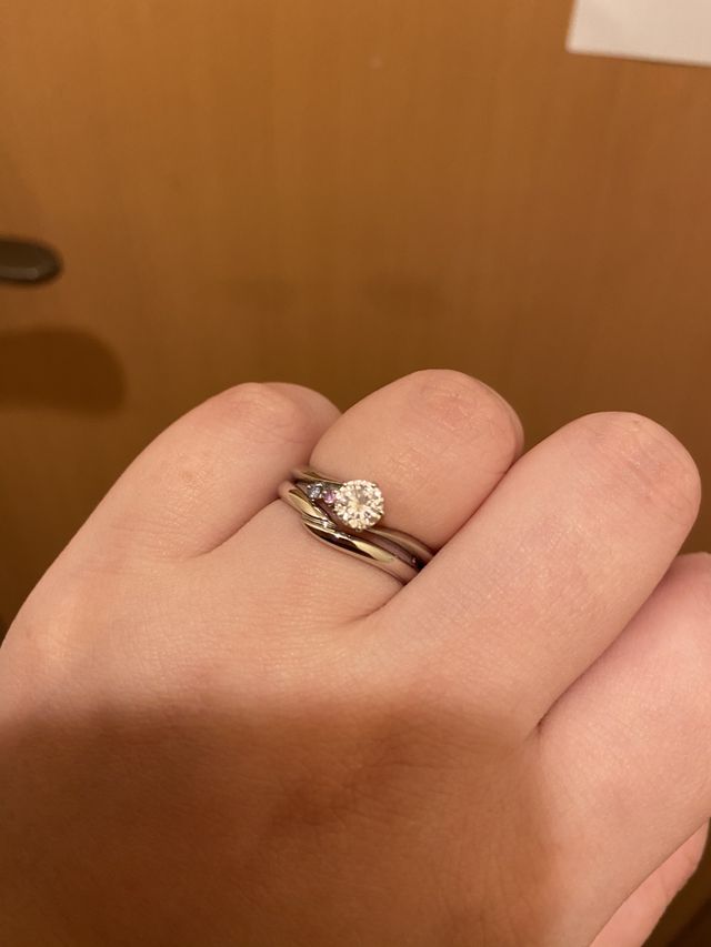 持っていた婚約指輪と。