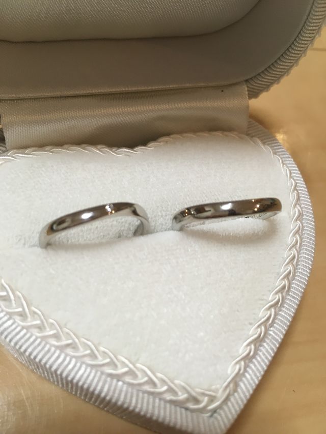 どちらも少し曲がってる指輪です