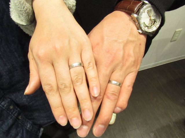 鏡面部分とつや消しの部分で分かれたラインがきれいです。