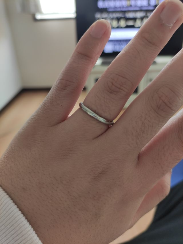 指輪をつけた写真