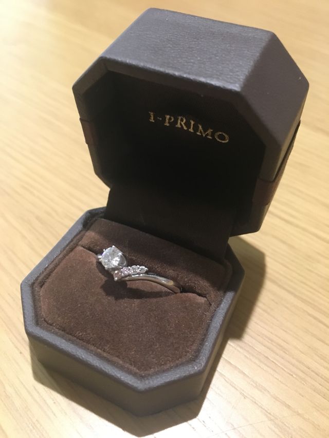 アイプリモの婚約指輪です。