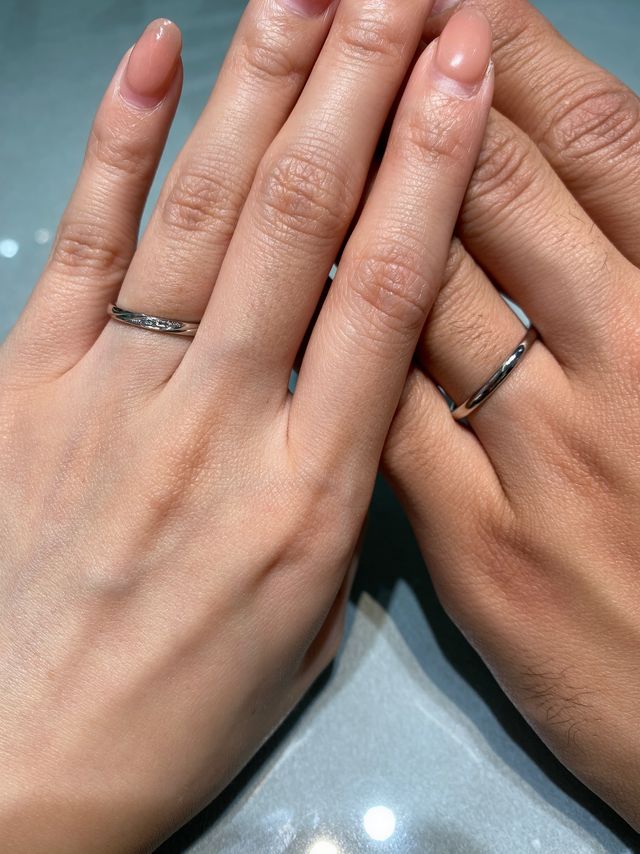 彼はシンプルなデザイン希望、私はダイヤ付きが希望でした。