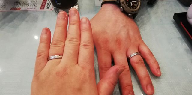唐草の紋様が素敵。私達らしい結婚指輪になりました。