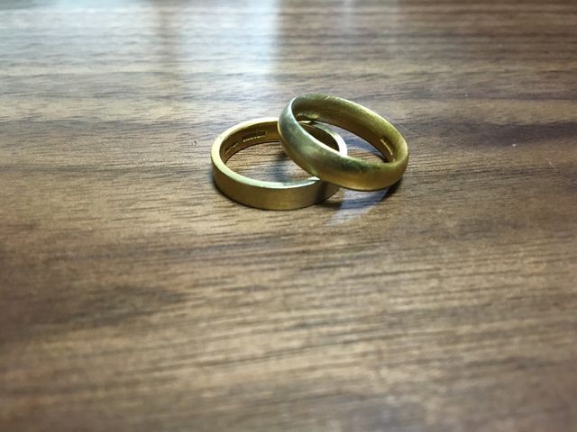 主人のが下のフラットタイプ私のが上の丸みを帯びたタイプ