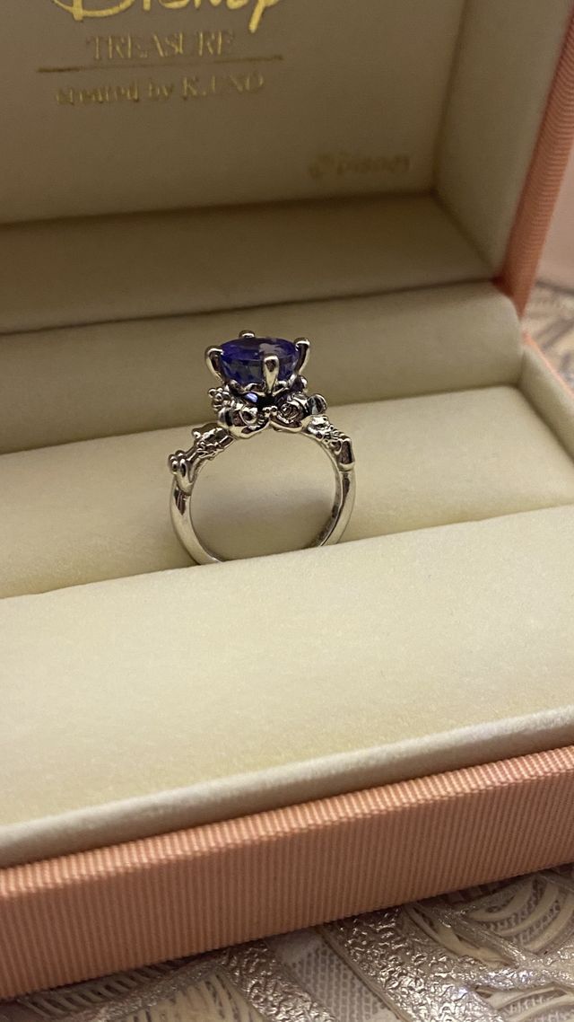 リングはプラチナで宝石はタンザナイトをいれていただきました