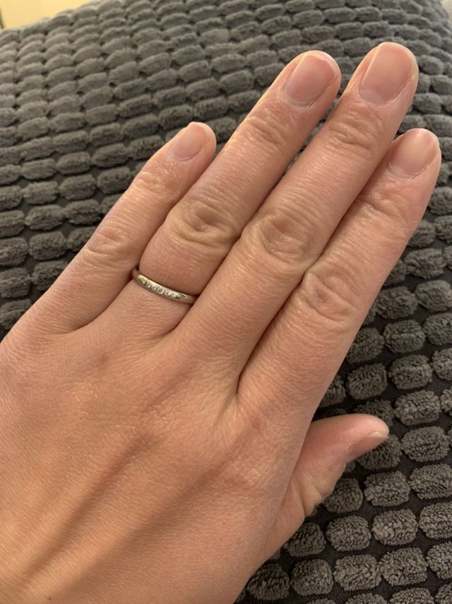 ダイヤモンドがさりげなく輝いてとても綺麗です。