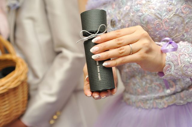 ゆるいＶ字の結婚指輪