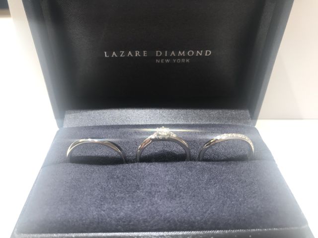 重ねづけできるデザインでダイヤの輝きが素晴らしい。