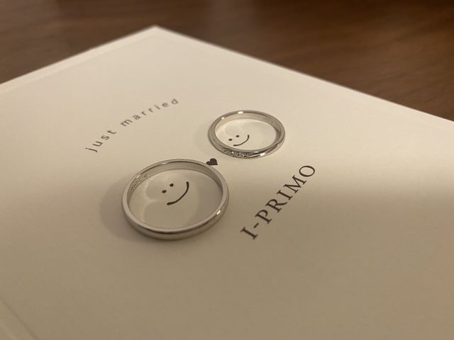 細いラインで、指にフィットする形なので気に入っています♪