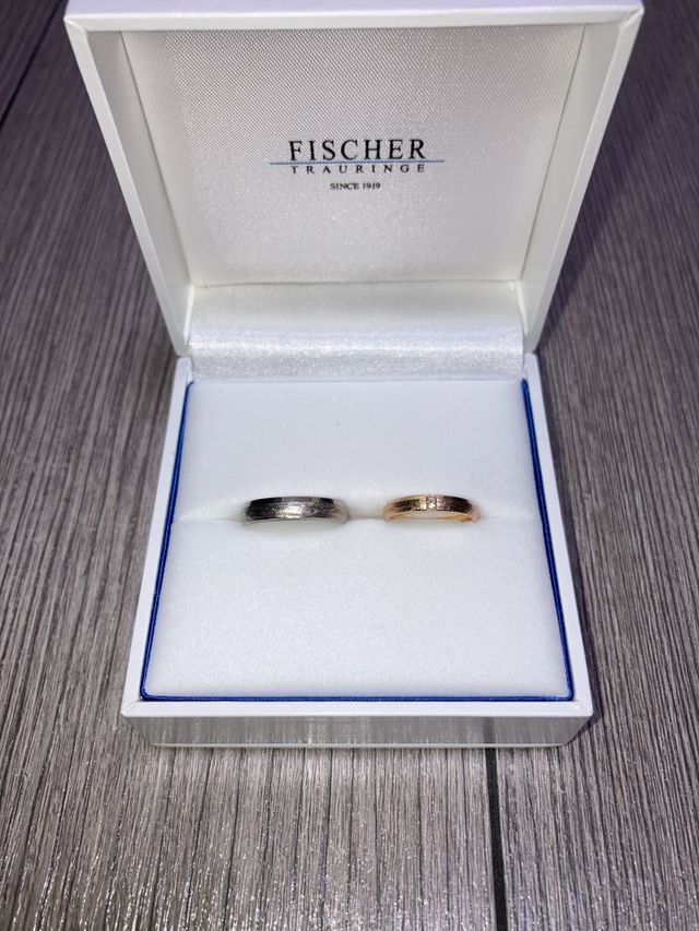 マット加工の結婚指輪