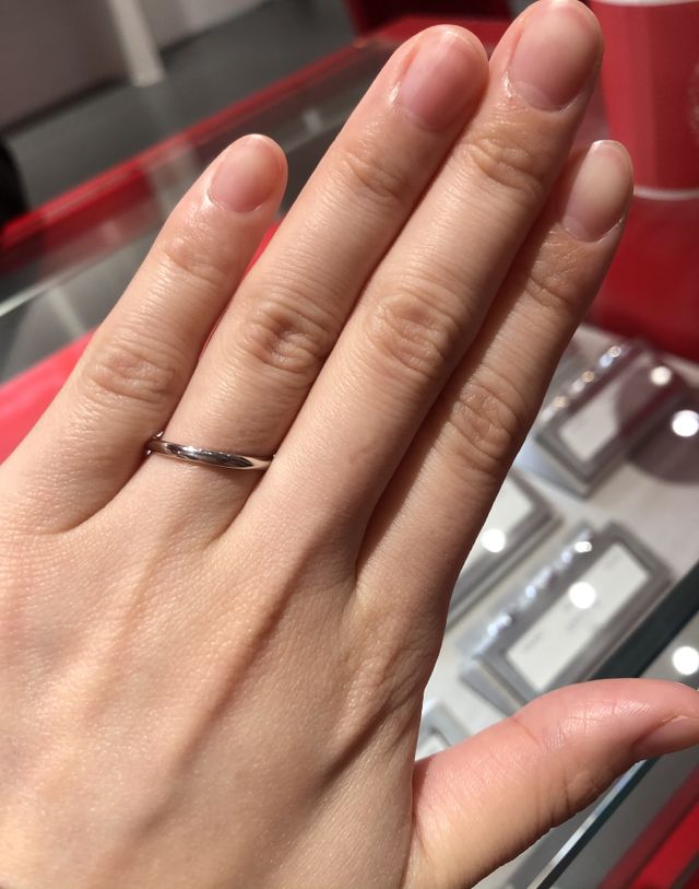 1枚目の写真のダイヤ側を内側にしてつけた時の写真