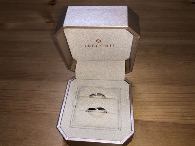 上が妻、下が夫の指輪