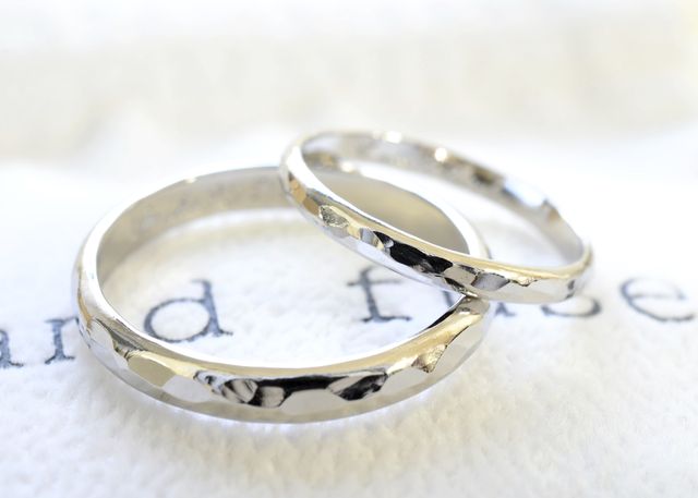 素材:プラチナ6号2mm、15号3mm槌目模様