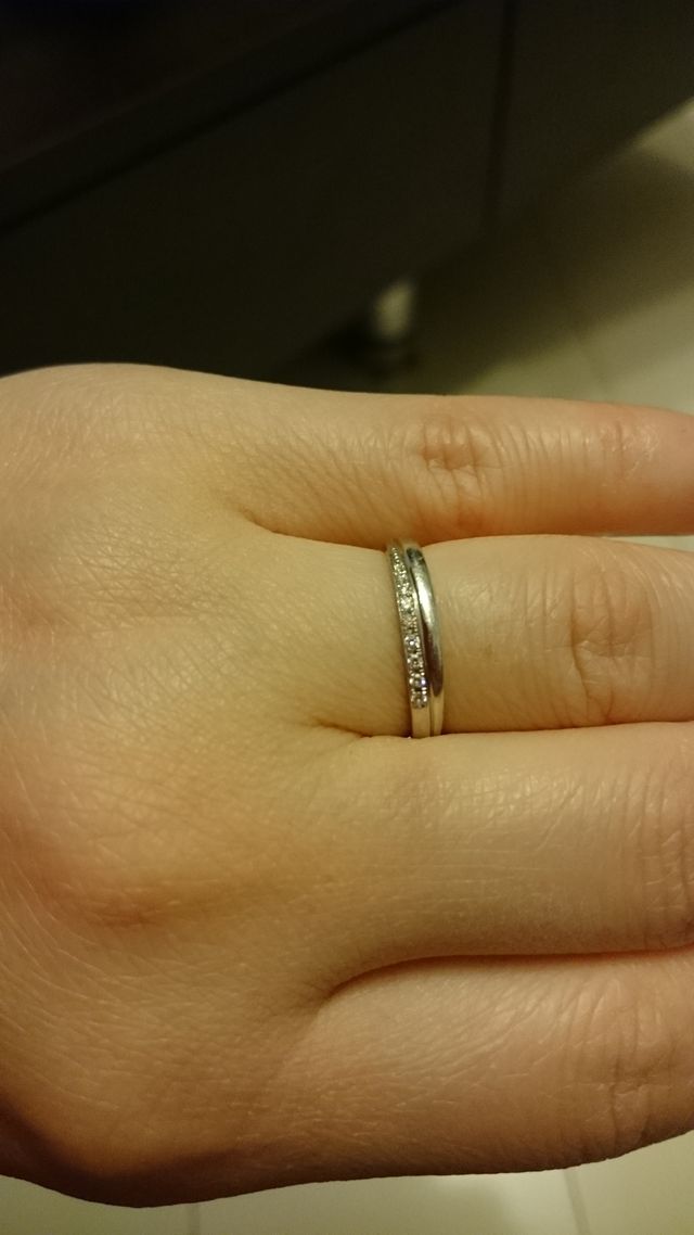 ダイアモンド9粒入れました！真ん中はピンクダイヤモンドです！