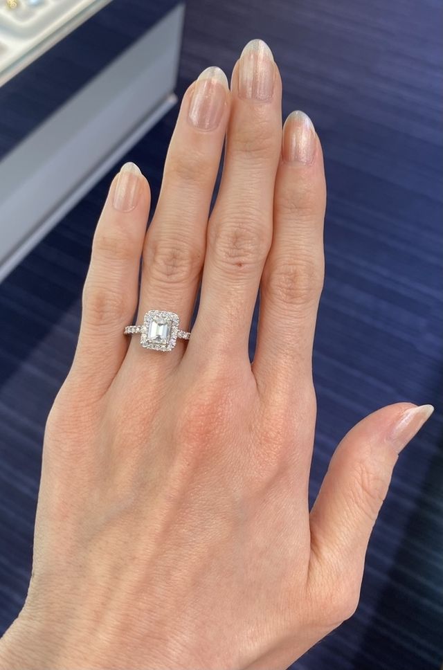 エメラルドカットの1ctダイヤ