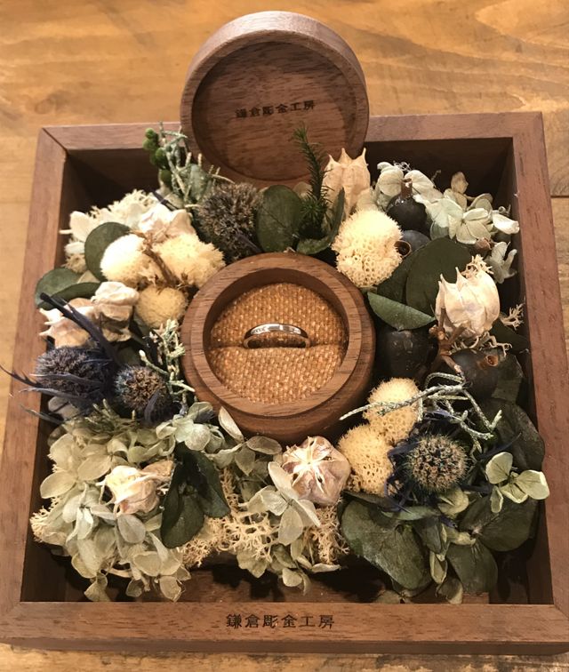 当日完成した指輪。撮影用のステキな箱に入れて頂き撮影。