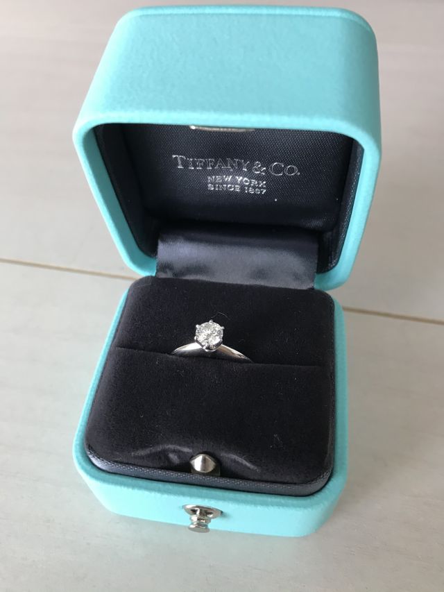 ティファニーセッティングです。