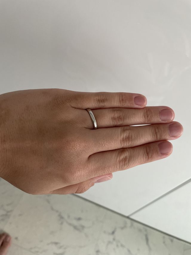 普通のリングではなく、水が流れてるようなデザインの形で可愛い