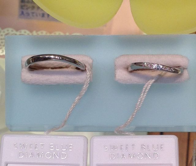 細身で動きのあるデザイン