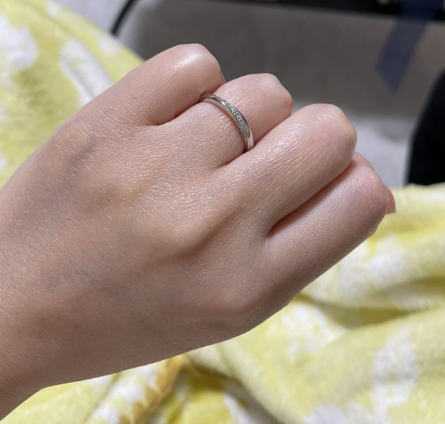 ブーケの結婚指輪です。