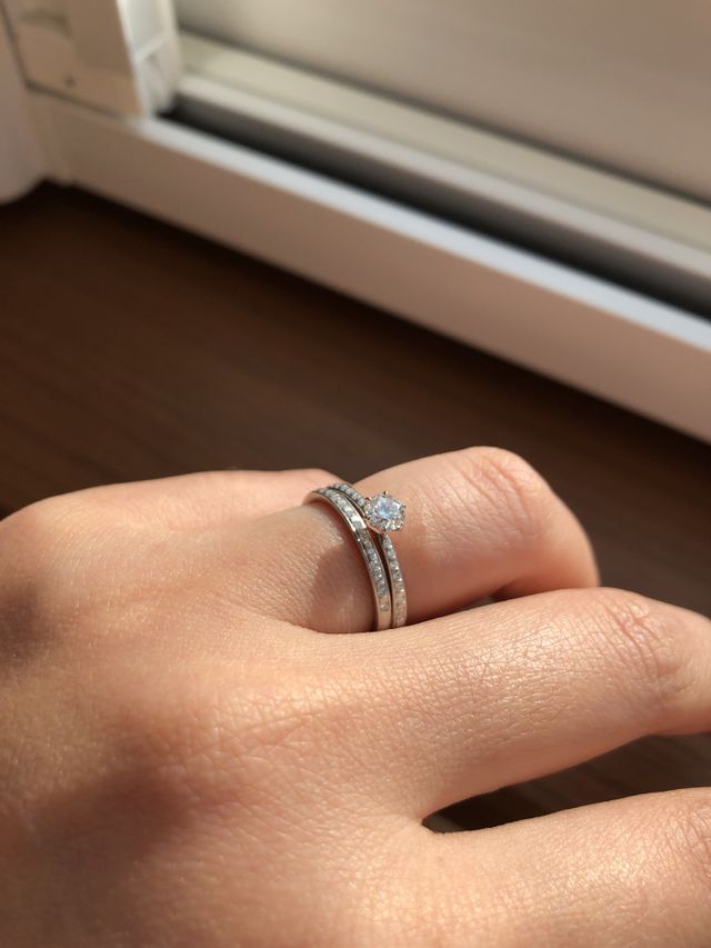 俄　かれん
指が細いので店員さんイチオシのこの指輪にしました