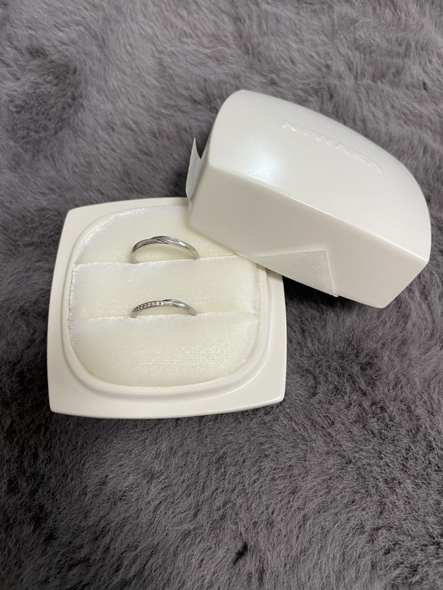 白い陶器に入っていて素敵でした。