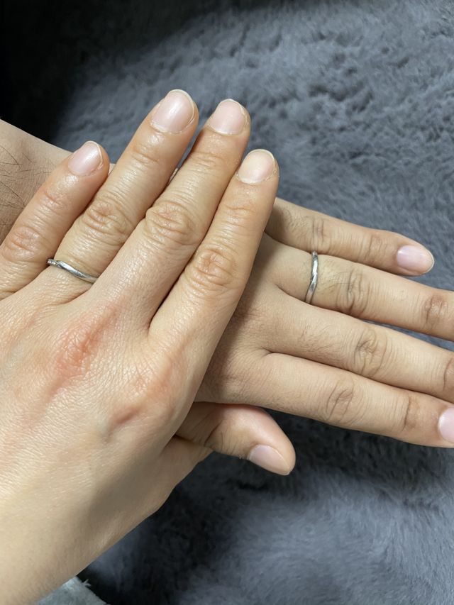 下の手が主人、上の手が私のものです。